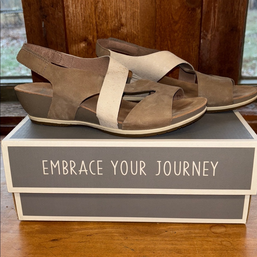 Dansko Brown and Cream Suede & Leather Wedge Sandals, Tiana Size 37 US 6.5-7 NWT